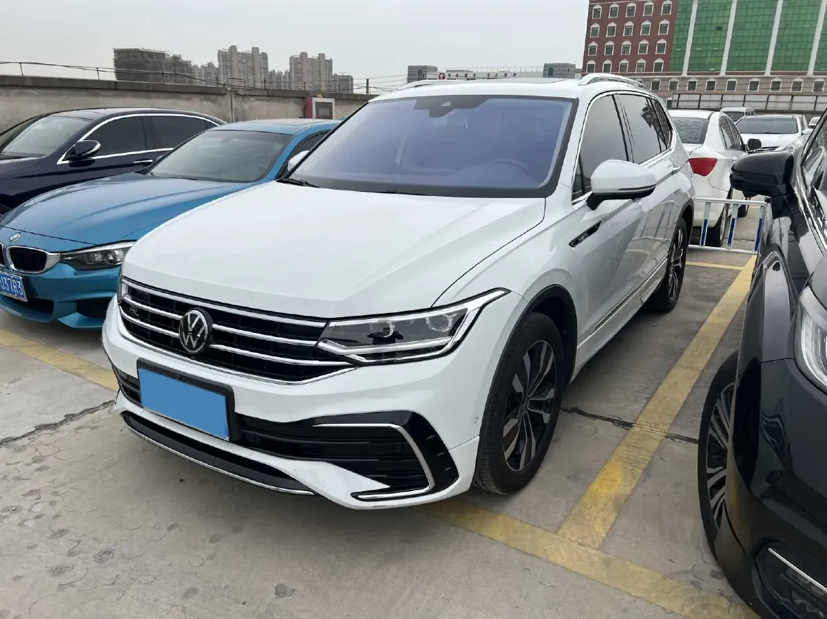 2023 Volkswagen Tiguan L 2.0T 186HP L4 7DCT,autocango,china used car exporter,china ev exporter,chinese used car exporter,chinese used ev exporter