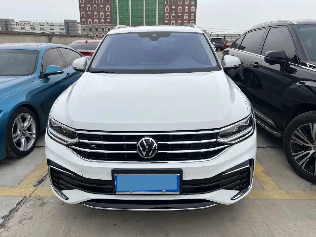 2023 Volkswagen Tiguan L 2.0T 186HP L4 7DCT,autocango,china used car exporter,china ev exporter,chinese used car exporter,chinese used ev exporter