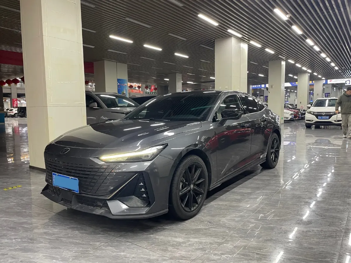 2024 ChangAn UNI-V 1.5T 188HP L4 7DCT,autocango,china used car exporter,china ev exporter,chinese used car exporter,chinese used ev exporter