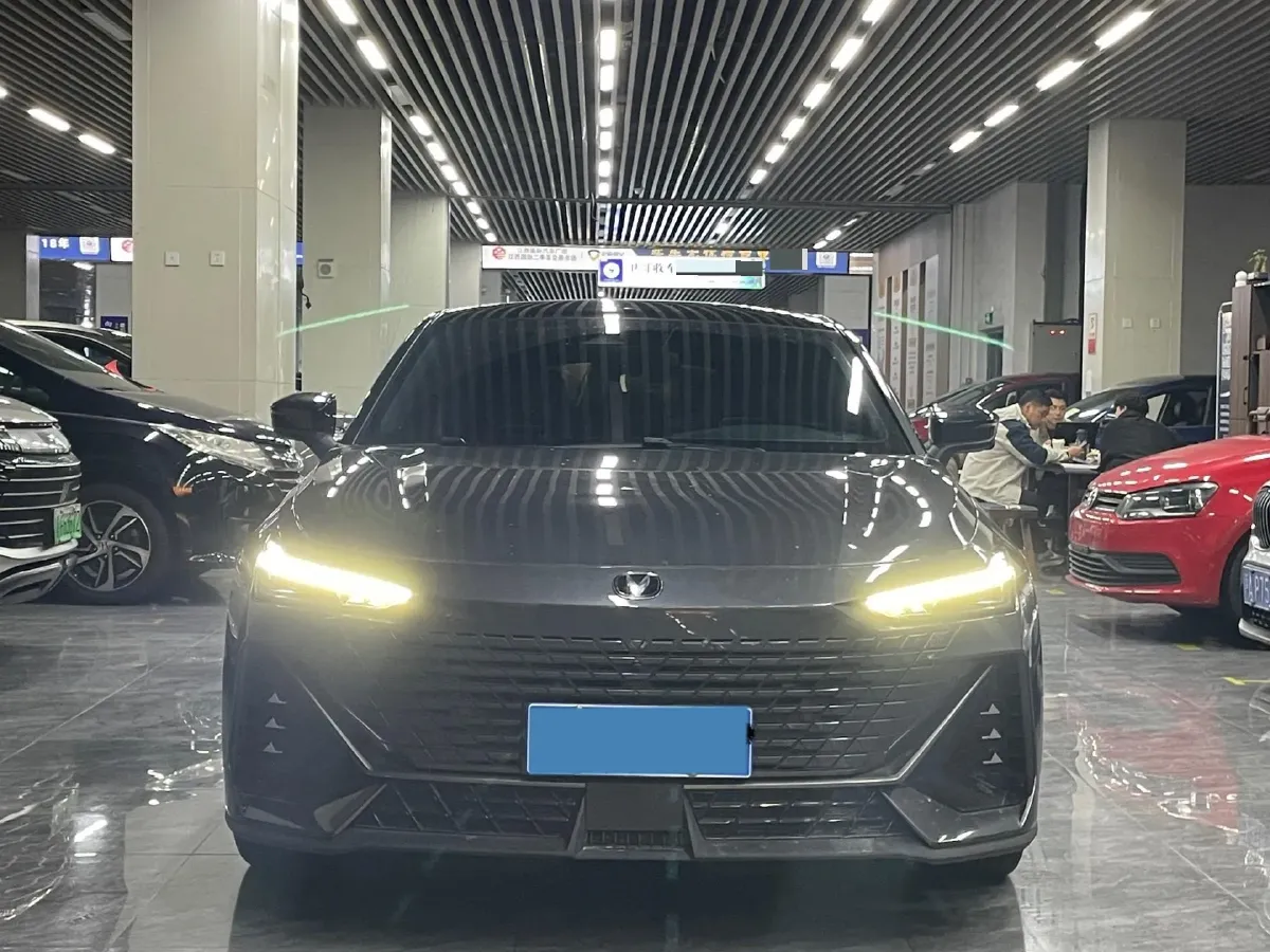 2024 ChangAn UNI-V 1.5T 188HP L4 7DCT,autocango,china used car exporter,china ev exporter,chinese used car exporter,chinese used ev exporter