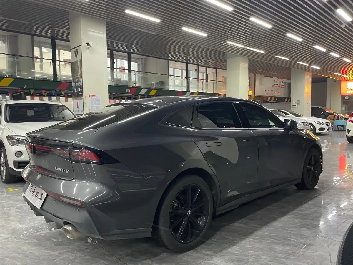 2024 ChangAn UNI-V 1.5T 188HP L4 7DCT,autocango,china used car exporter,china ev exporter,chinese used car exporter,chinese used ev exporter