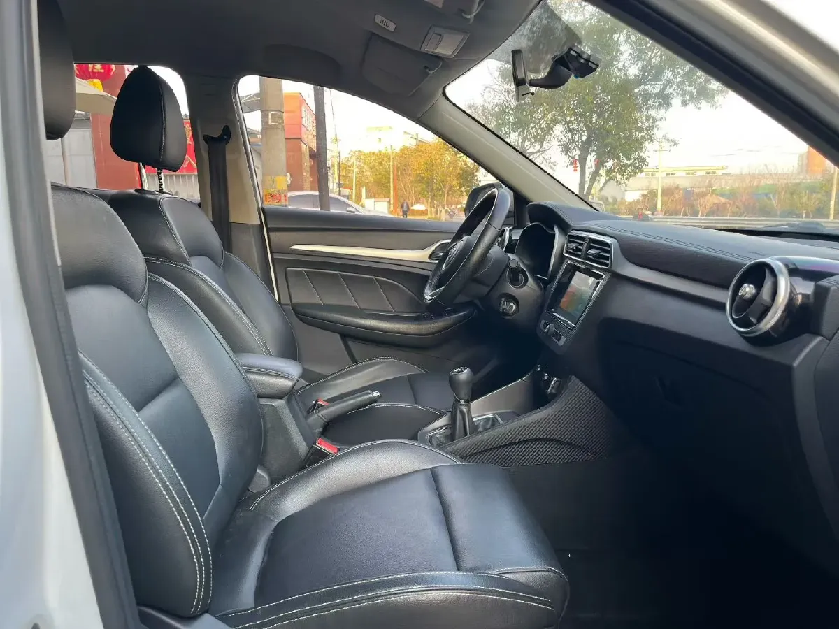 2018 BaoJun 530 1.8L 137HP L4 5AMT,autocango,china used car exporter,china ev exporter,chinese used car exporter,chinese used ev exporter