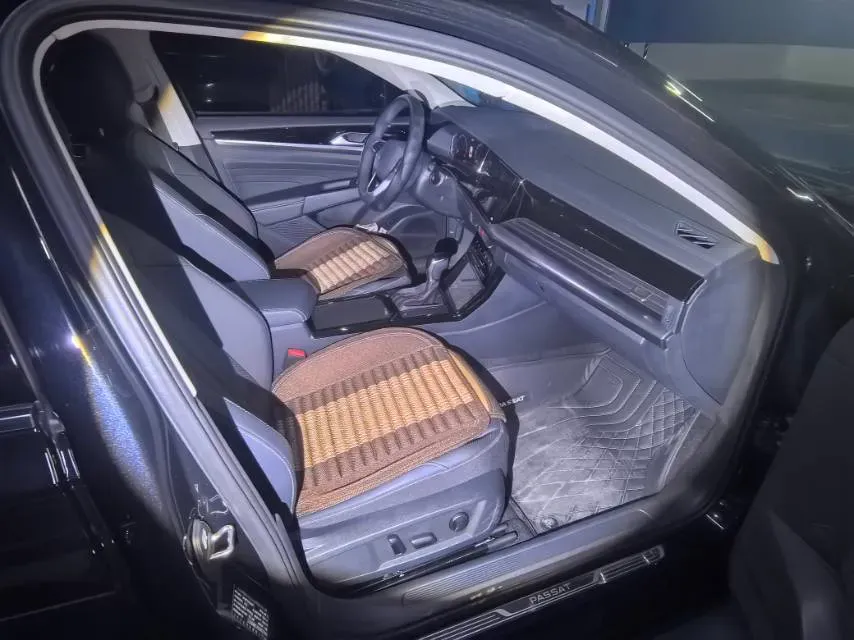 2025 Volkswagen Passat 2.0T 220HP L4 7DCT,autocango,china used car exporter,china ev exporter,chinese used car exporter,chinese used ev exporter