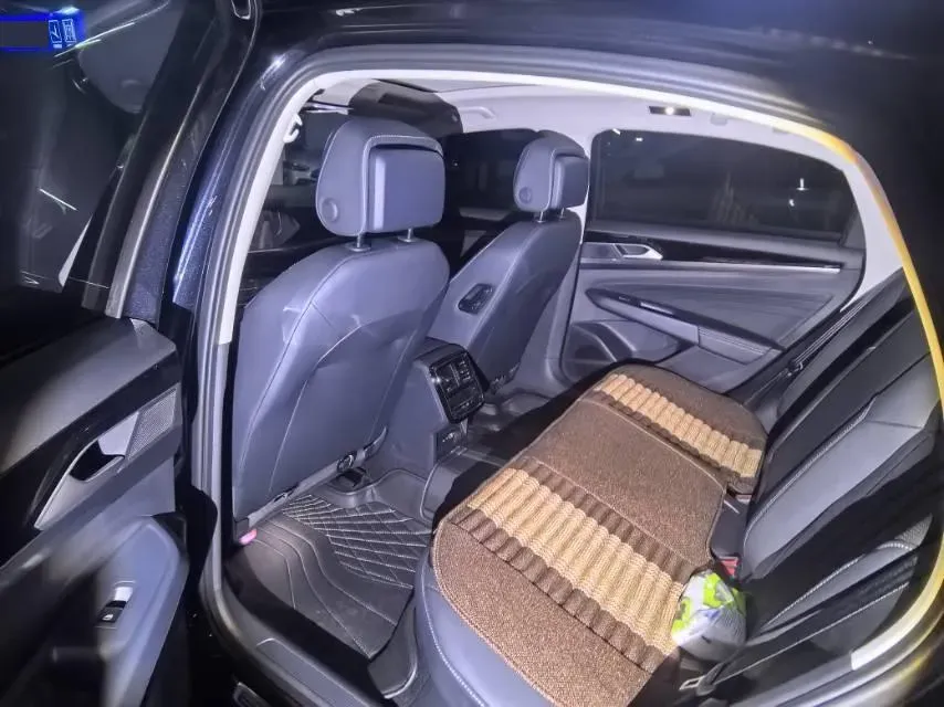 2025 Volkswagen Passat 2.0T 220HP L4 7DCT,autocango,china used car exporter,china ev exporter,chinese used car exporter,chinese used ev exporter