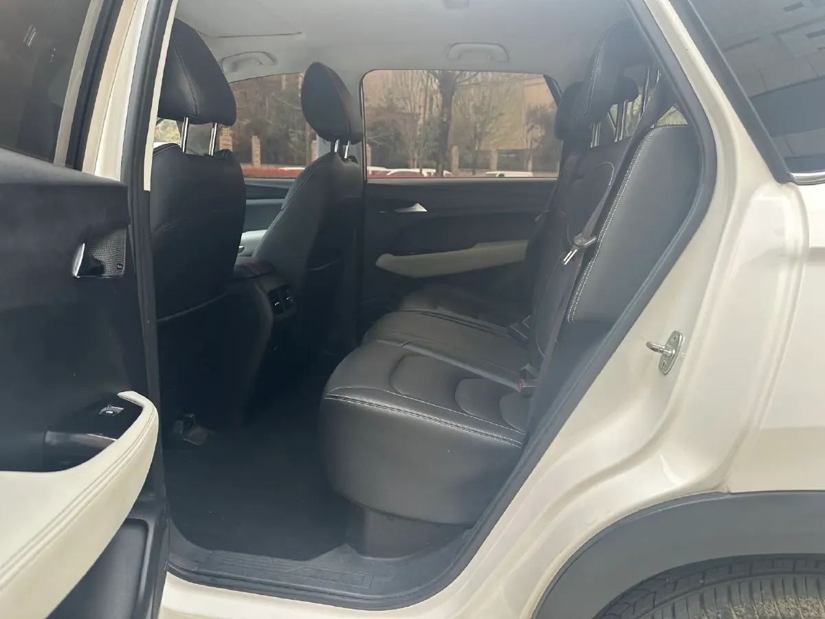 2018 BaoJun 530 1.5T 150HP L4 6MT,autocango,china used car exporter,china ev exporter,chinese used car exporter,chinese used ev exporter