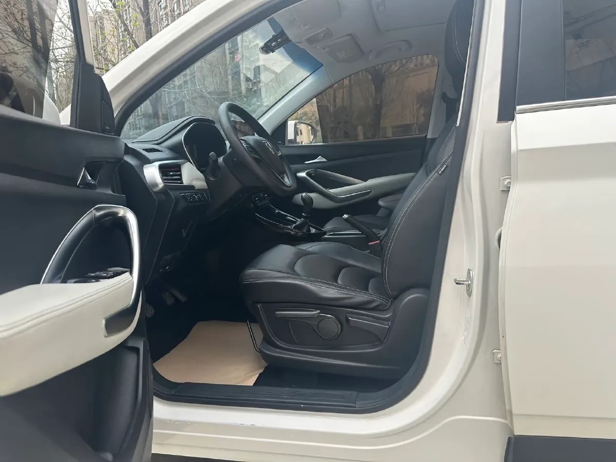 2018 BaoJun 530 1.5T 150HP L4 6MT,autocango,china used car exporter,china ev exporter,chinese used car exporter,chinese used ev exporter