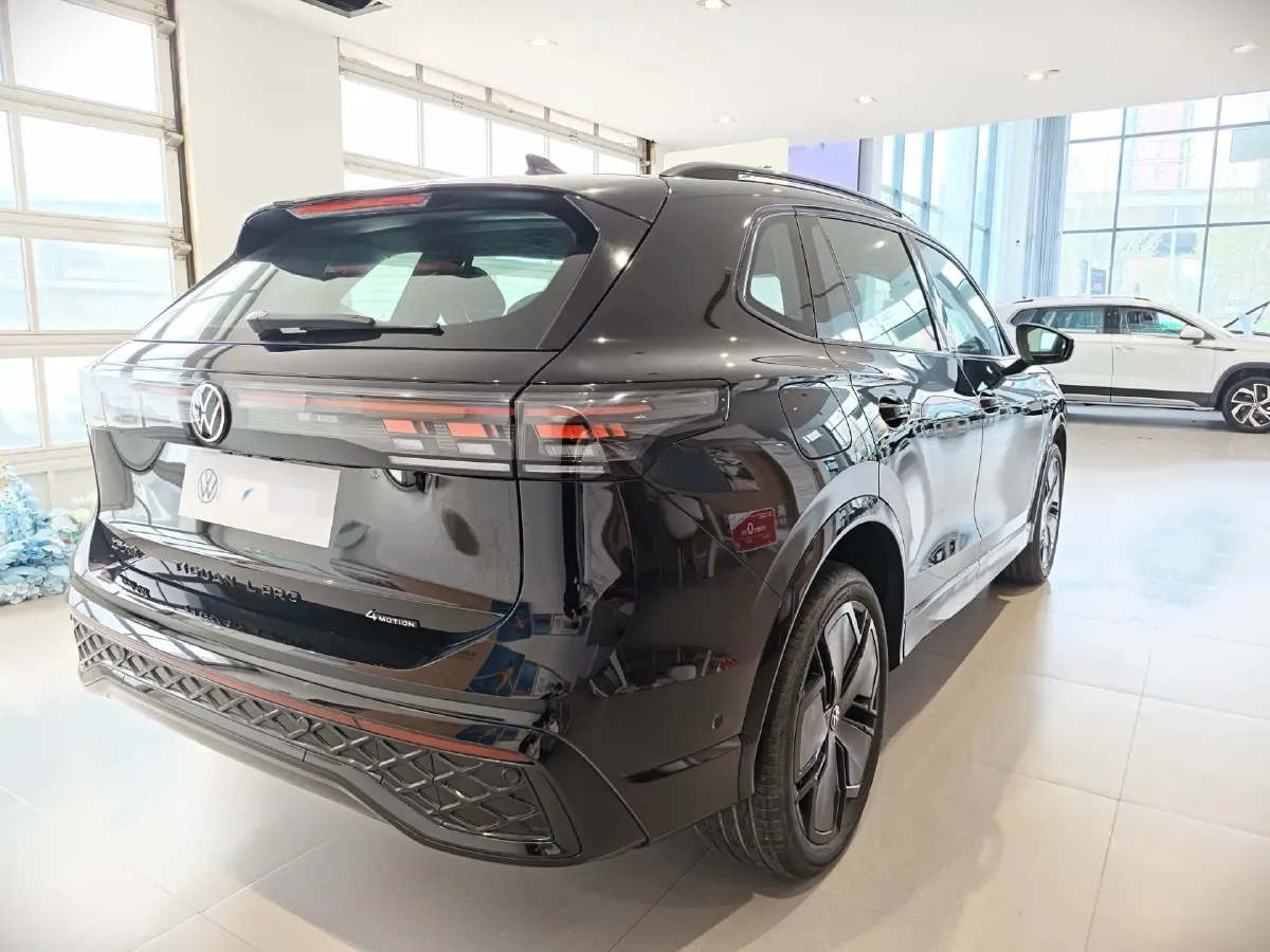 2024 Volkswagen Tiguan L 2.0T 220HP L4 7DCT,autocango,china used car exporter,china ev exporter,chinese used car exporter,chinese used ev exporter