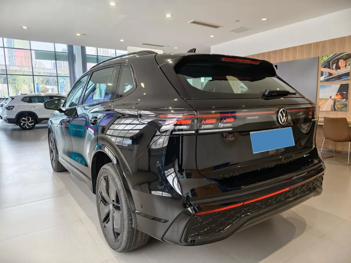 2024 Volkswagen Tiguan L 2.0T 220HP L4 7DCT,autocango,china used car exporter,china ev exporter,chinese used car exporter,chinese used ev exporter