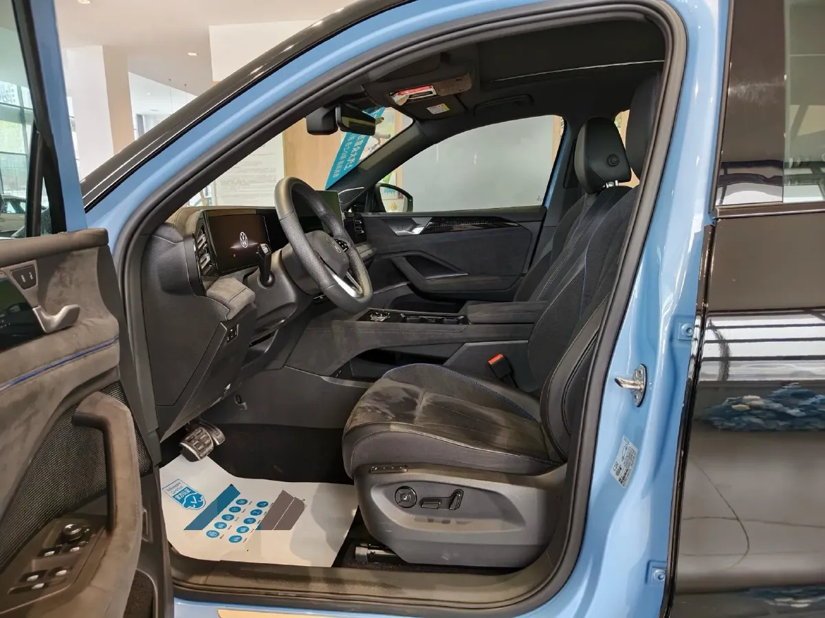 2024 Volkswagen Tiguan L 2.0T 220HP L4 7DCT,autocango,china used car exporter,china ev exporter,chinese used car exporter,chinese used ev exporter