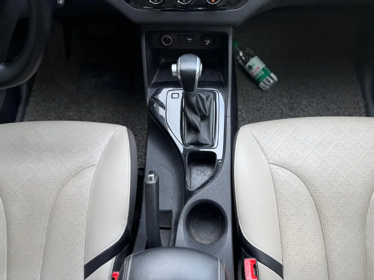 2021 BaoJun 730 1.5T 147HP L4 6MT,autocango,china used car exporter,china ev exporter,chinese used car exporter,chinese used ev exporter