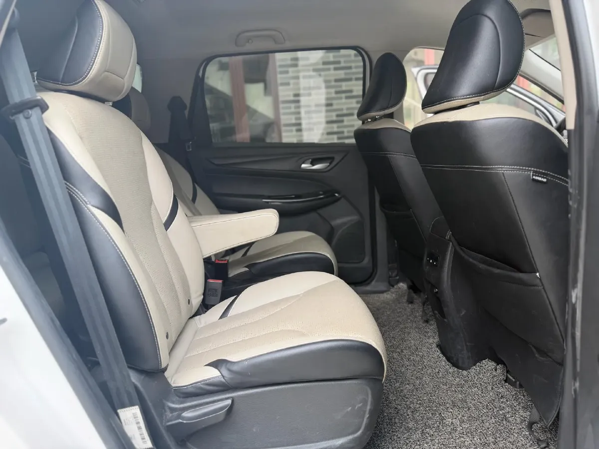 2021 BaoJun 730 1.5T 147HP L4 6MT,autocango,china used car exporter,china ev exporter,chinese used car exporter,chinese used ev exporter