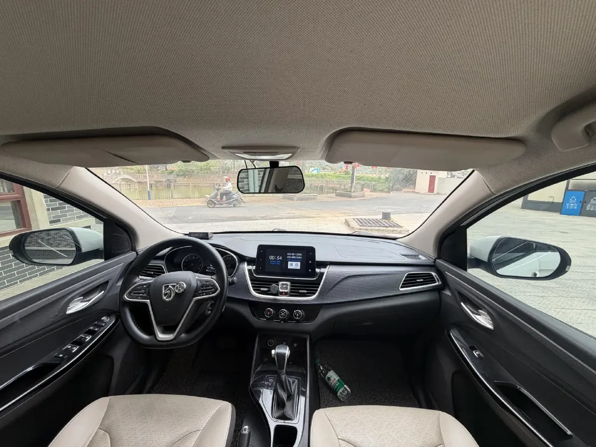 2021 BaoJun 730 1.5T 147HP L4 6MT,autocango,china used car exporter,china ev exporter,chinese used car exporter,chinese used ev exporter