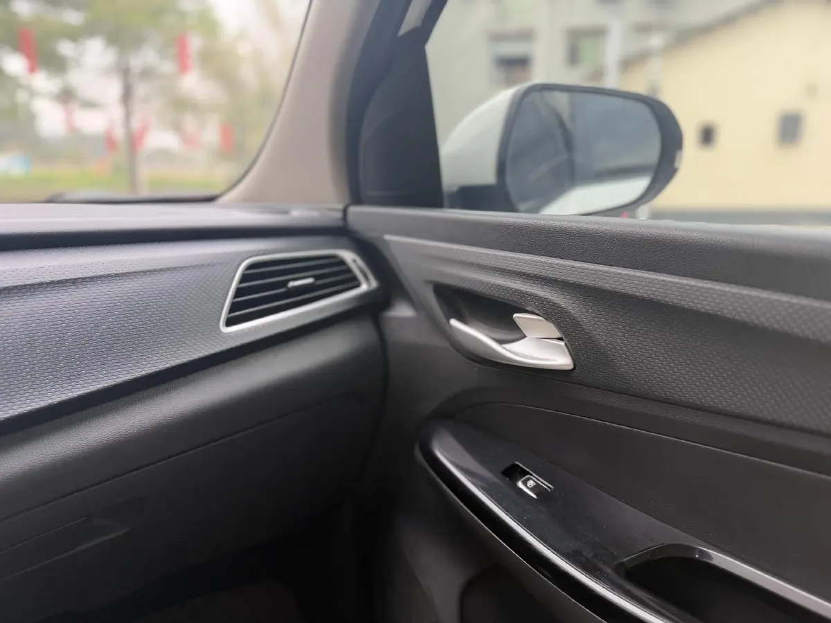 2021 BaoJun 730 1.5T 147HP L4 6MT,autocango,china used car exporter,china ev exporter,chinese used car exporter,chinese used ev exporter