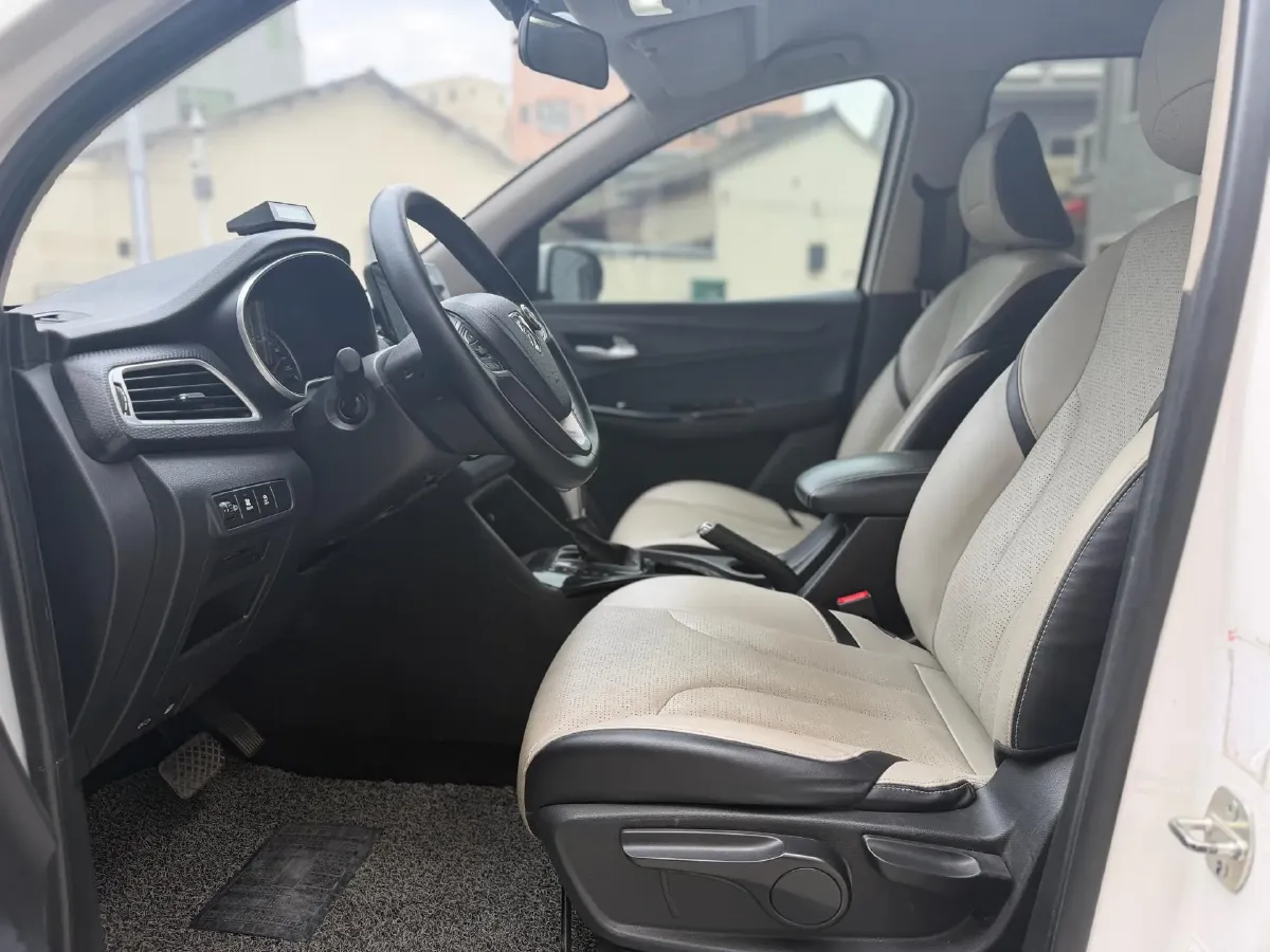 2021 BaoJun 730 1.5T 147HP L4 6MT,autocango,china used car exporter,china ev exporter,chinese used car exporter,chinese used ev exporter