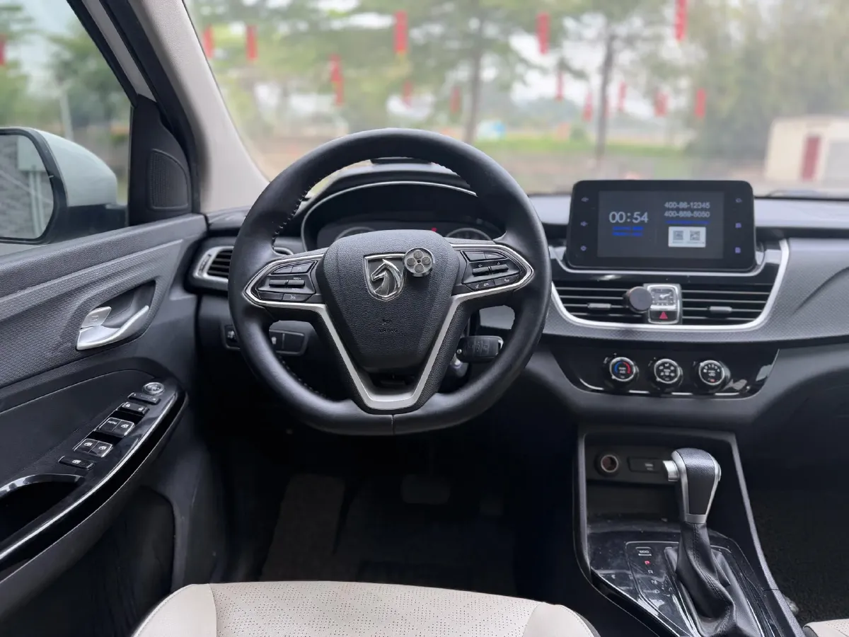2021 BaoJun 730 1.5T 147HP L4 6MT,autocango,china used car exporter,china ev exporter,chinese used car exporter,chinese used ev exporter