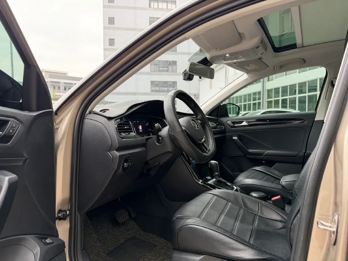 2020 Volkswagen T-Roc 1.4T 150HP L4 7DCT,autocango,china used car exporter,china ev exporter,chinese used car exporter,chinese used ev exporter