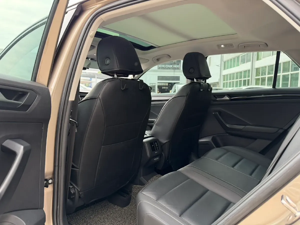 2020 Volkswagen T-Roc 1.4T 150HP L4 7DCT,autocango,china used car exporter,china ev exporter,chinese used car exporter,chinese used ev exporter