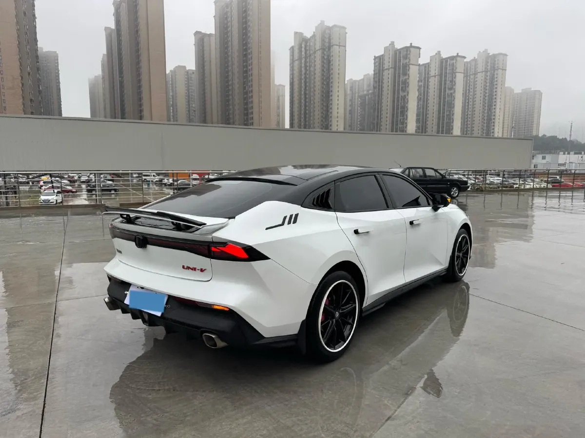 2022 ChangAn UNI-V 1.5T 188HP L4 7DCT,autocango,china used car exporter,china ev exporter,chinese used car exporter,chinese used ev exporter