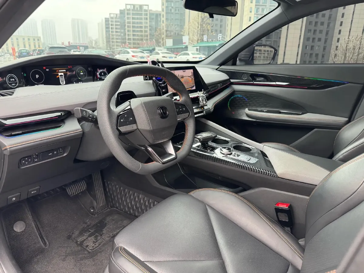 2022 ChangAn UNI-V 1.5T 188HP L4 7DCT,autocango,china used car exporter,china ev exporter,chinese used car exporter,chinese used ev exporter