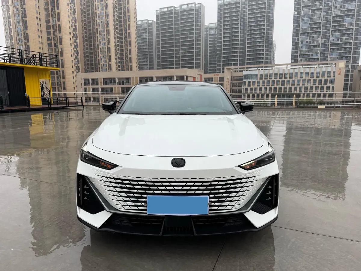 2022 ChangAn UNI-V 1.5T 188HP L4 7DCT,autocango,china used car exporter,china ev exporter,chinese used car exporter,chinese used ev exporter