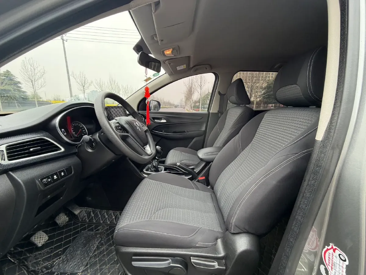 2019 BaoJun 730 1.5L 112HP L4 6MT,autocango,china used car exporter,china ev exporter,chinese used car exporter,chinese used ev exporter