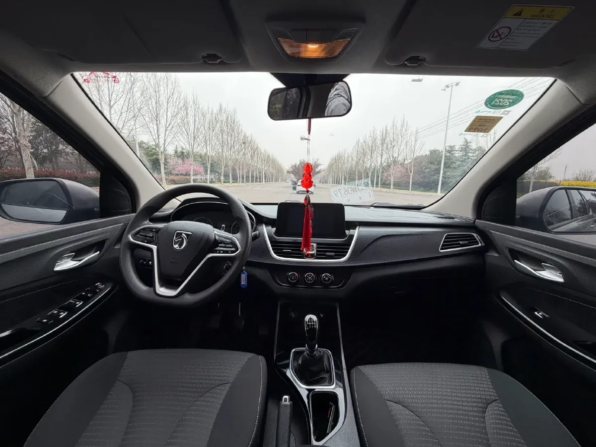 2019 BaoJun 730 1.5L 112HP L4 6MT,autocango,china used car exporter,china ev exporter,chinese used car exporter,chinese used ev exporter