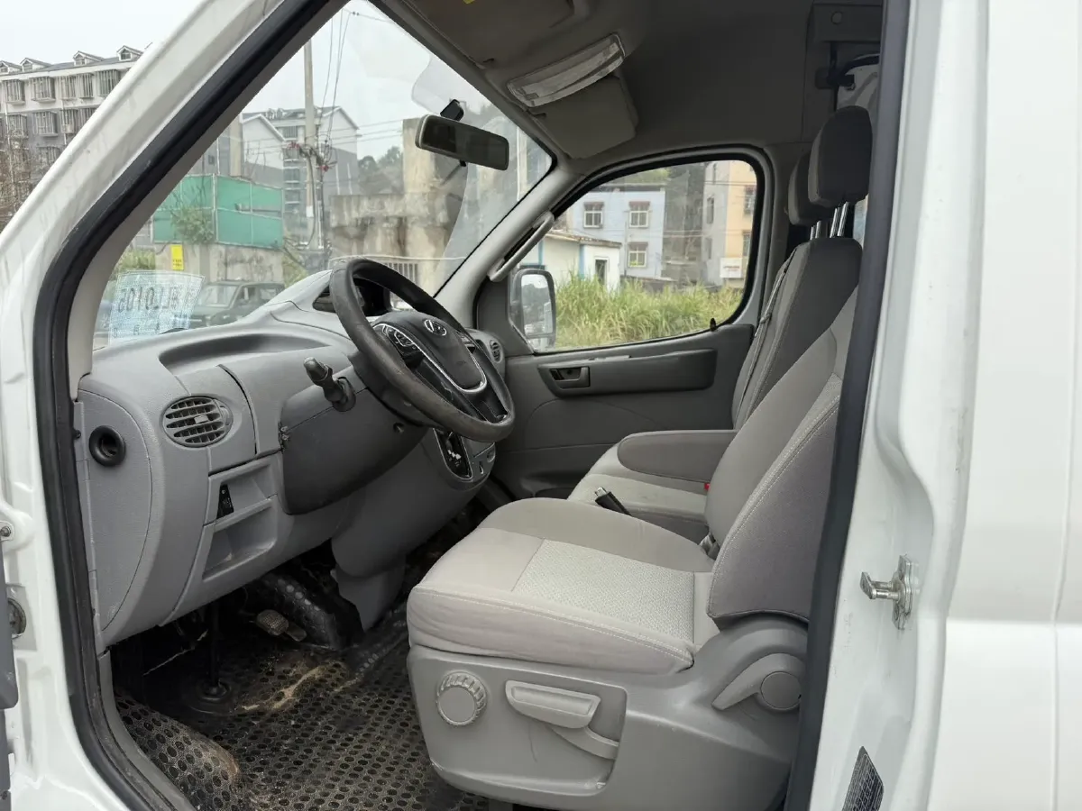 2020 MAXUS XinTu V80 2.5T 136HP L4 6MT,autocango,china used car exporter,china ev exporter,chinese used car exporter,chinese used ev exporter