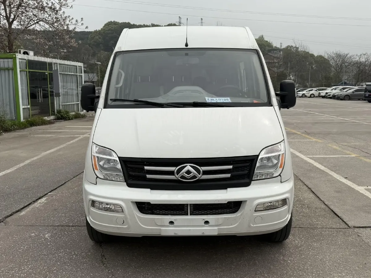 2020 MAXUS XinTu V80 2.5T 136HP L4 6MT,autocango,china used car exporter,china ev exporter,chinese used car exporter,chinese used ev exporter