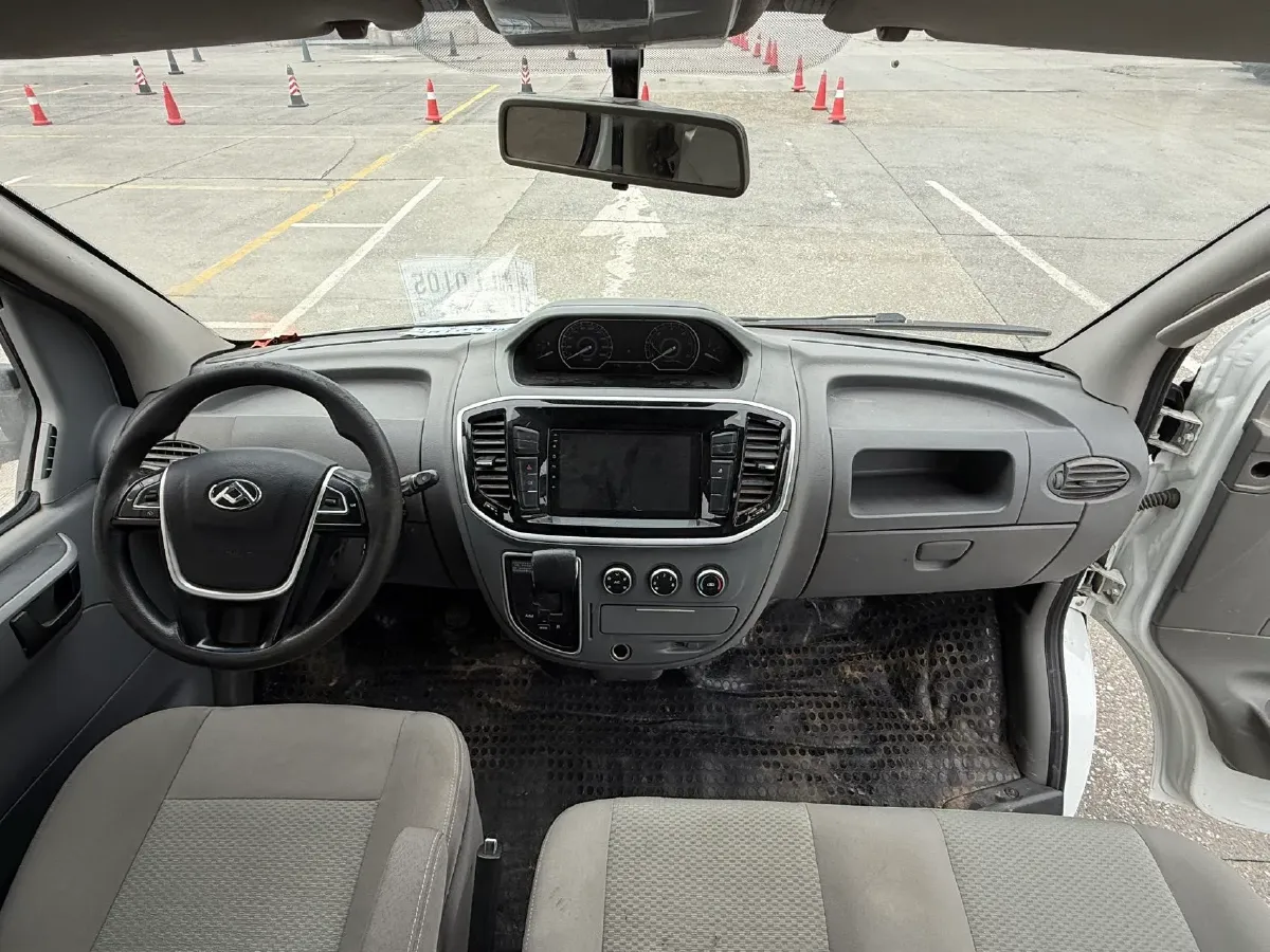 2020 MAXUS XinTu V80 2.5T 136HP L4 6MT,autocango,china used car exporter,china ev exporter,chinese used car exporter,chinese used ev exporter