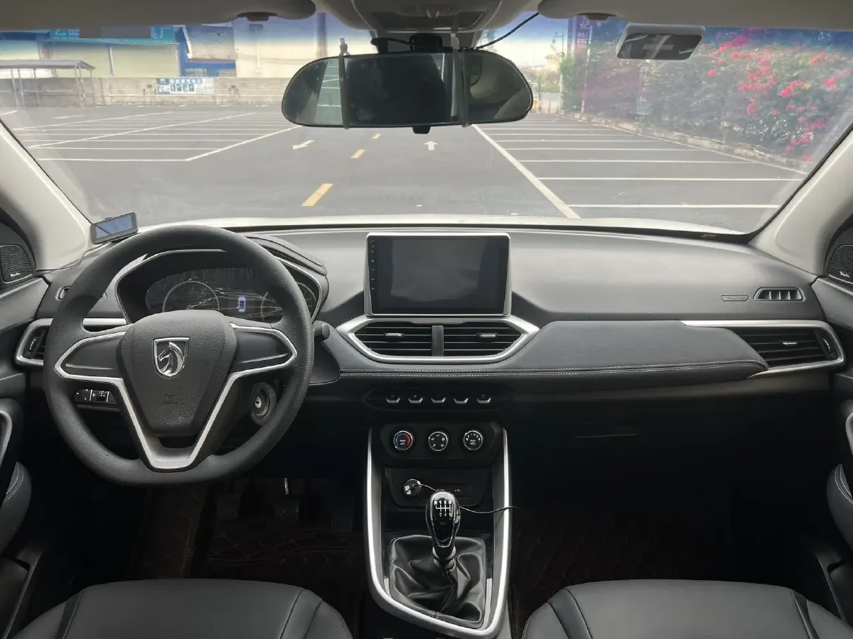 2018 BaoJun 530 1.5T 150HP L4 6MT,autocango,china used car exporter,china ev exporter,chinese used car exporter,chinese used ev exporter