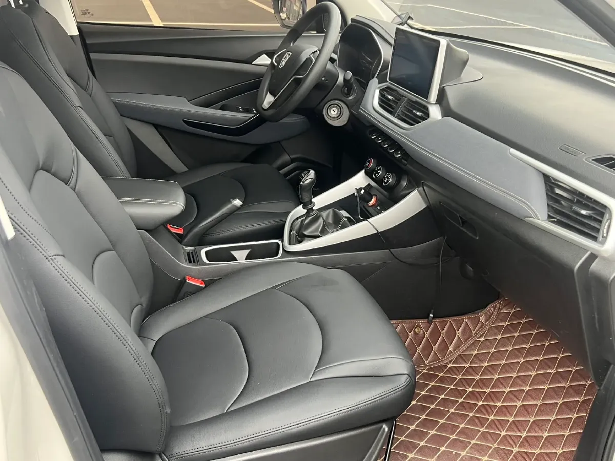 2018 BaoJun 530 1.5T 150HP L4 6MT,autocango,china used car exporter,china ev exporter,chinese used car exporter,chinese used ev exporter