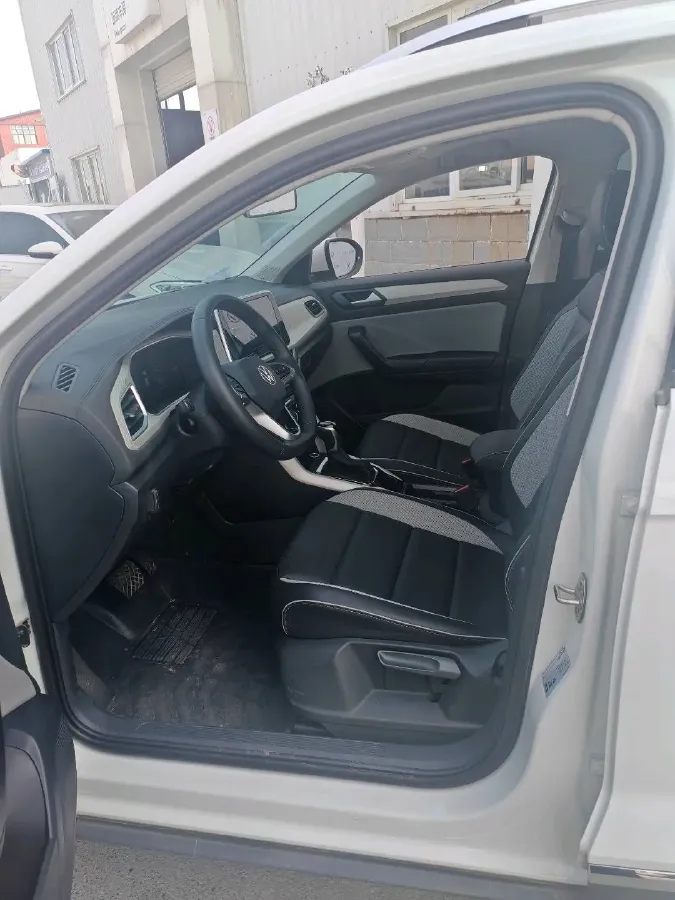 2023 Volkswagen T-Roc 1.4T 150HP L4 7DCT,autocango,china used car exporter,china ev exporter,chinese used car exporter,chinese used ev exporter