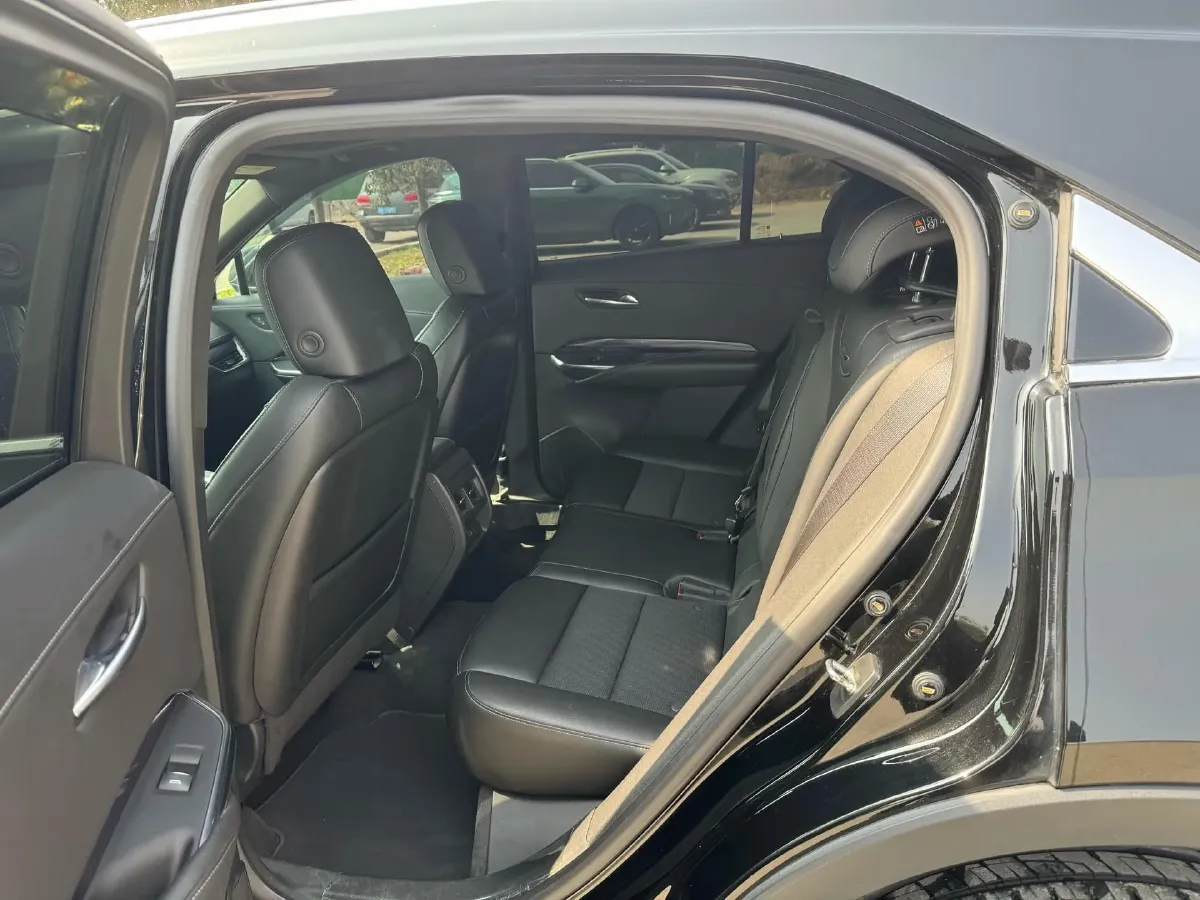 2022 Cadillac XT4 2.0T 237HP L4 9AT,autocango,china used car exporter,china ev exporter,chinese used car exporter,chinese used ev exporter