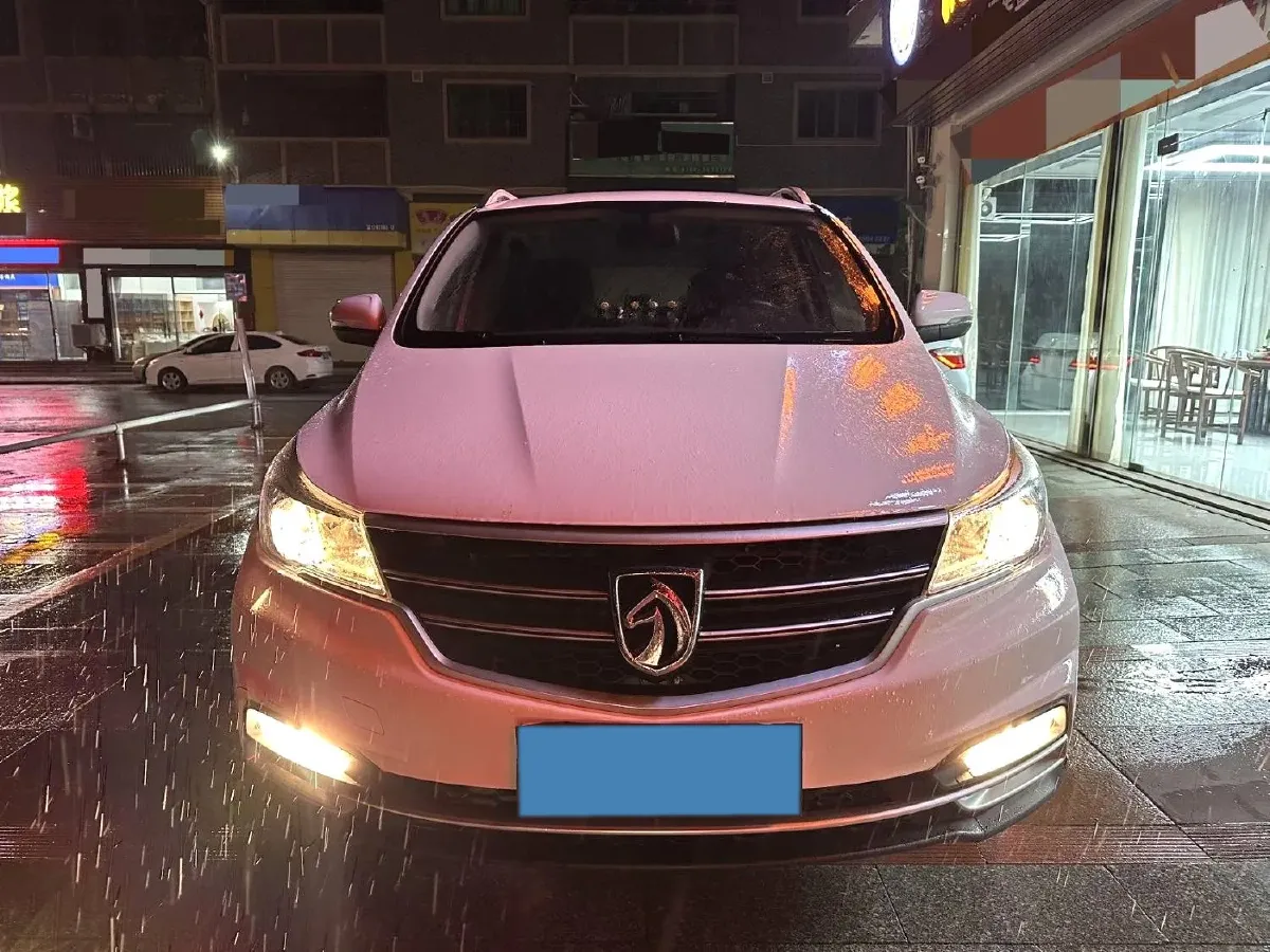 2019 BaoJun 730 1.5L 105HP L4 6MT,autocango,china used car exporter,china ev exporter,chinese used car exporter,chinese used ev exporter