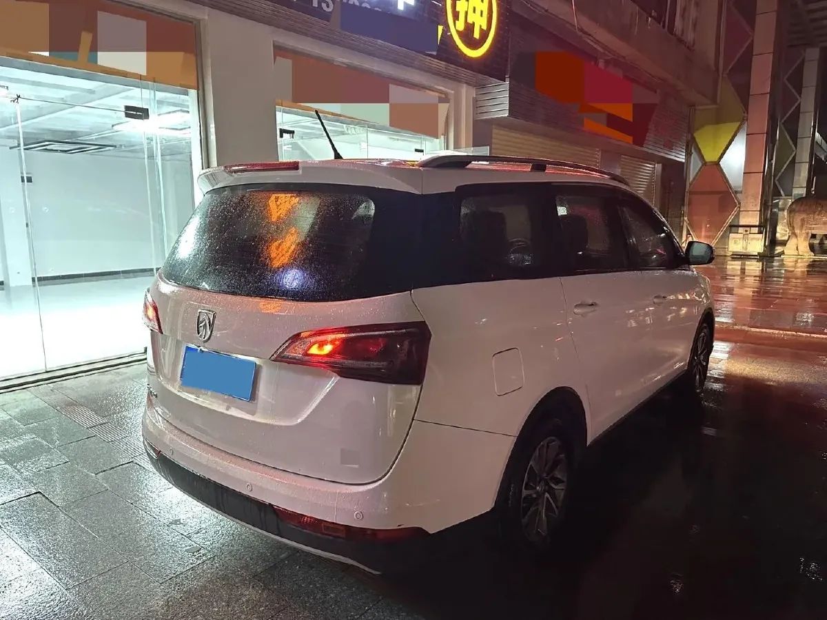 2019 BaoJun 730 1.5L 105HP L4 6MT,autocango,china used car exporter,china ev exporter,chinese used car exporter,chinese used ev exporter