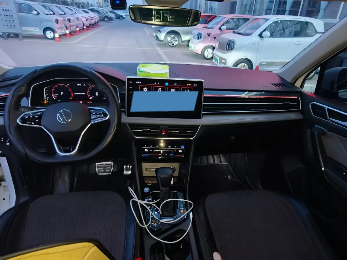 2023 Volkswagen Tiguan L 2.0T 220HP L4 7DCT,autocango,china used car exporter,china ev exporter,chinese used car exporter,chinese used ev exporter