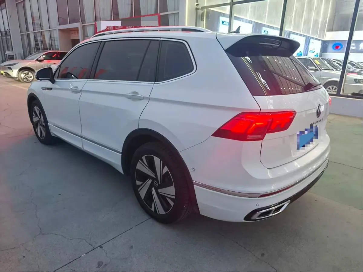 2023 Volkswagen Tiguan L 2.0T 220HP L4 7DCT,autocango,china used car exporter,china ev exporter,chinese used car exporter,chinese used ev exporter