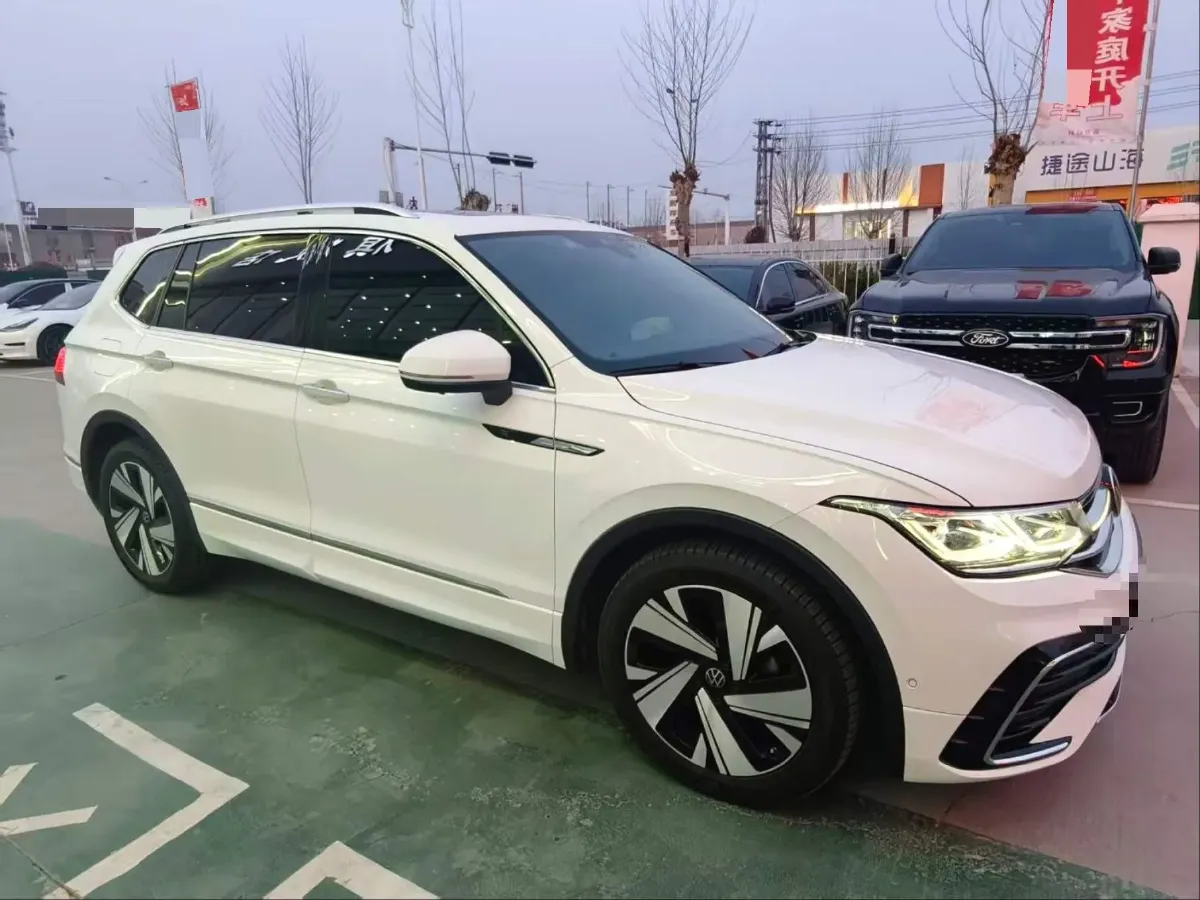2023 Volkswagen Tiguan L 2.0T 220HP L4 7DCT,autocango,china used car exporter,china ev exporter,chinese used car exporter,chinese used ev exporter