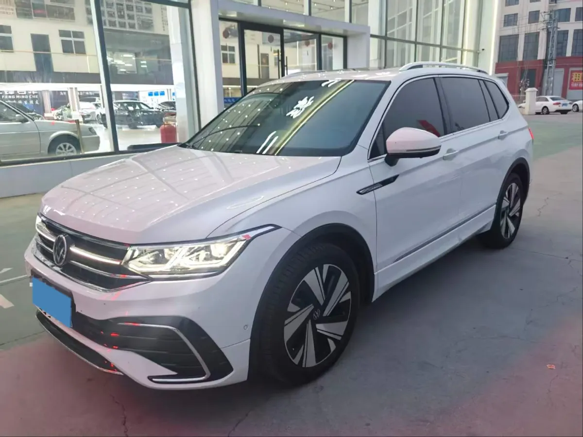 2023 Volkswagen Tiguan L 2.0T 220HP L4 7DCT,autocango,china used car exporter,china ev exporter,chinese used car exporter,chinese used ev exporter