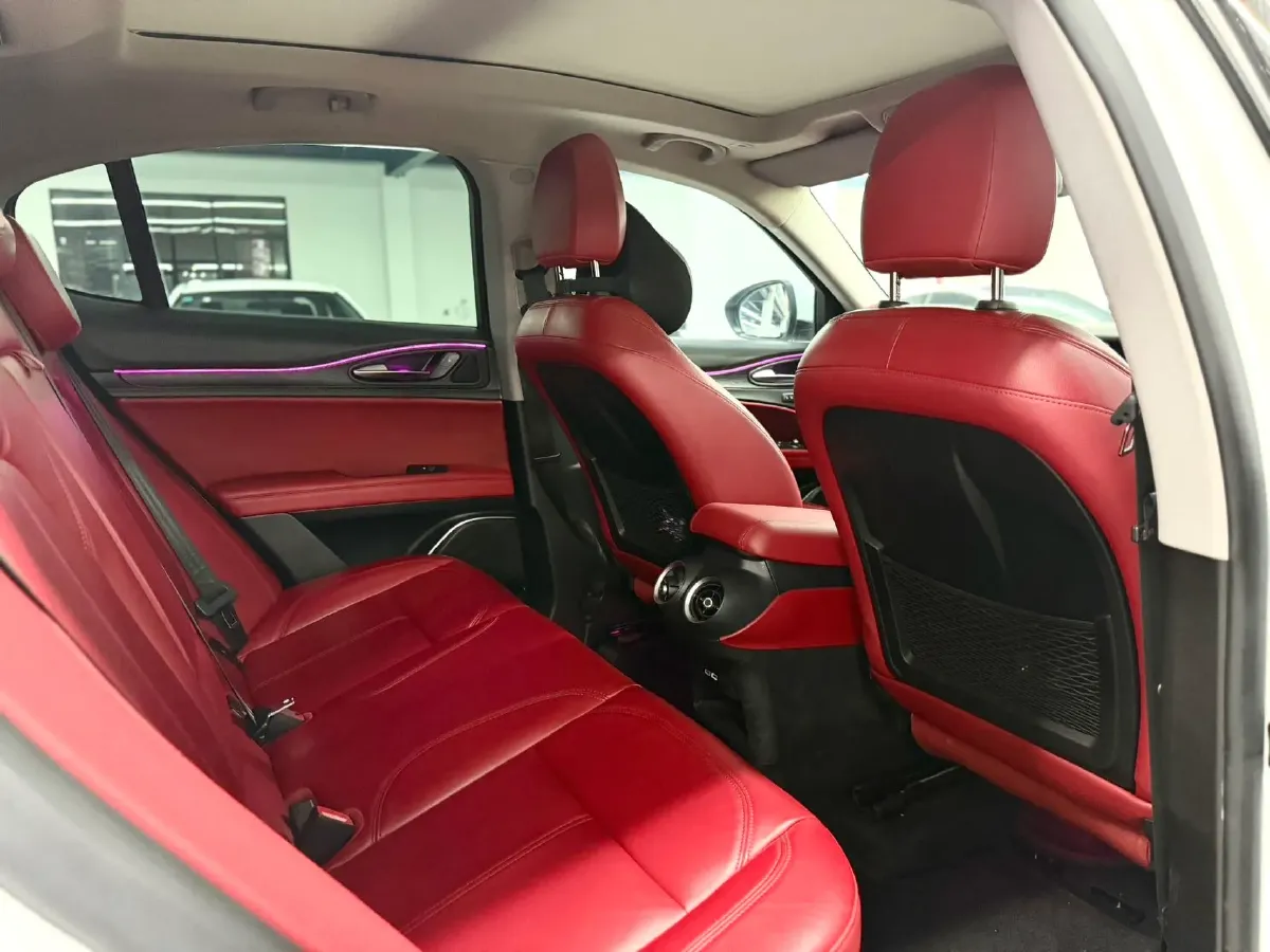 2017 Jaguar XE 2.0T 240HP L4 8AT,autocango,china used car exporter,china ev exporter,chinese used car exporter,chinese used ev exporter