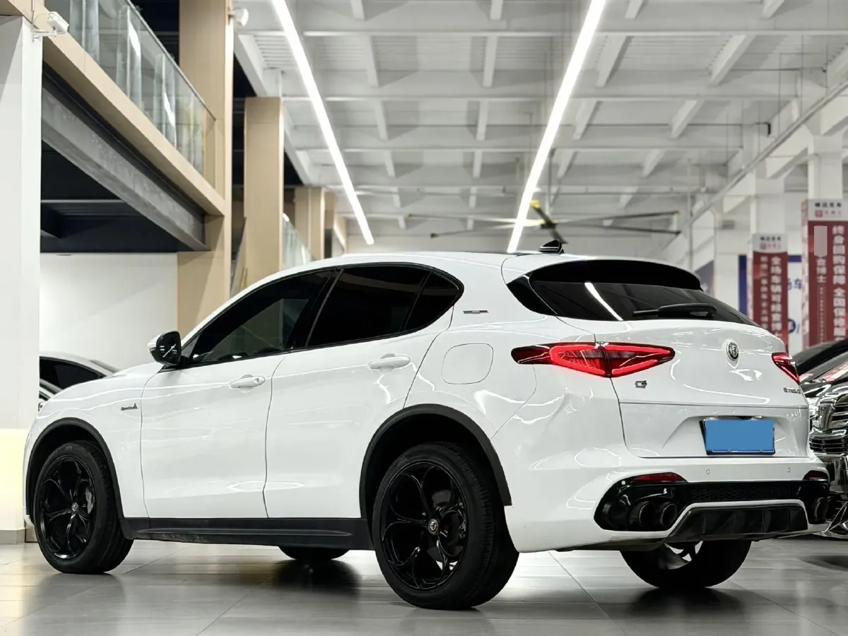 2017 Jaguar XE 2.0T 240HP L4 8AT,autocango,china used car exporter,china ev exporter,chinese used car exporter,chinese used ev exporter