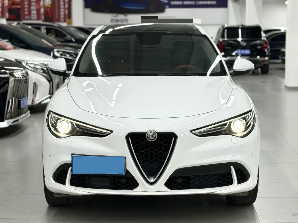 2017 Jaguar XE 2.0T 240HP L4 8AT,autocango,china used car exporter,china ev exporter,chinese used car exporter,chinese used ev exporter