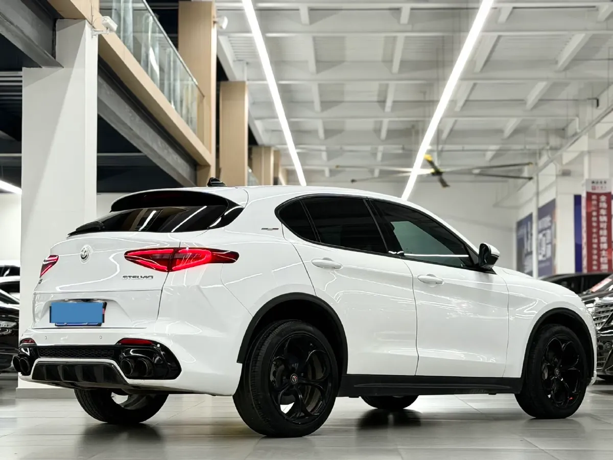 2017 Jaguar XE 2.0T 240HP L4 8AT,autocango,china used car exporter,china ev exporter,chinese used car exporter,chinese used ev exporter