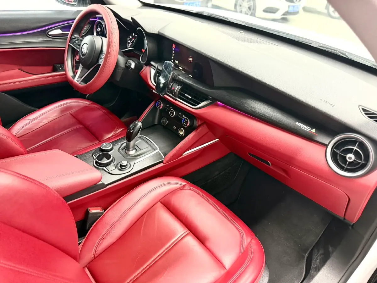 2017 Jaguar XE 2.0T 240HP L4 8AT,autocango,china used car exporter,china ev exporter,chinese used car exporter,chinese used ev exporter