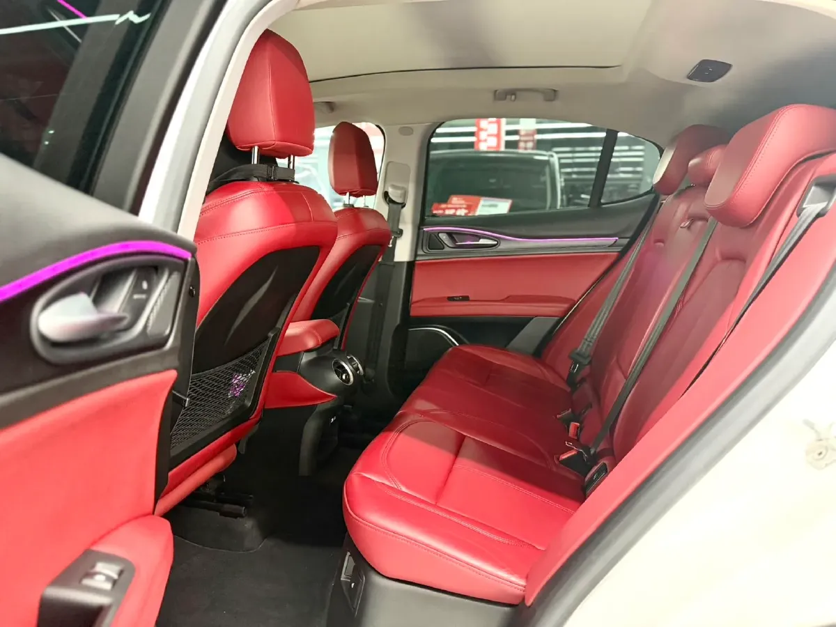 2017 Jaguar XE 2.0T 240HP L4 8AT,autocango,china used car exporter,china ev exporter,chinese used car exporter,chinese used ev exporter