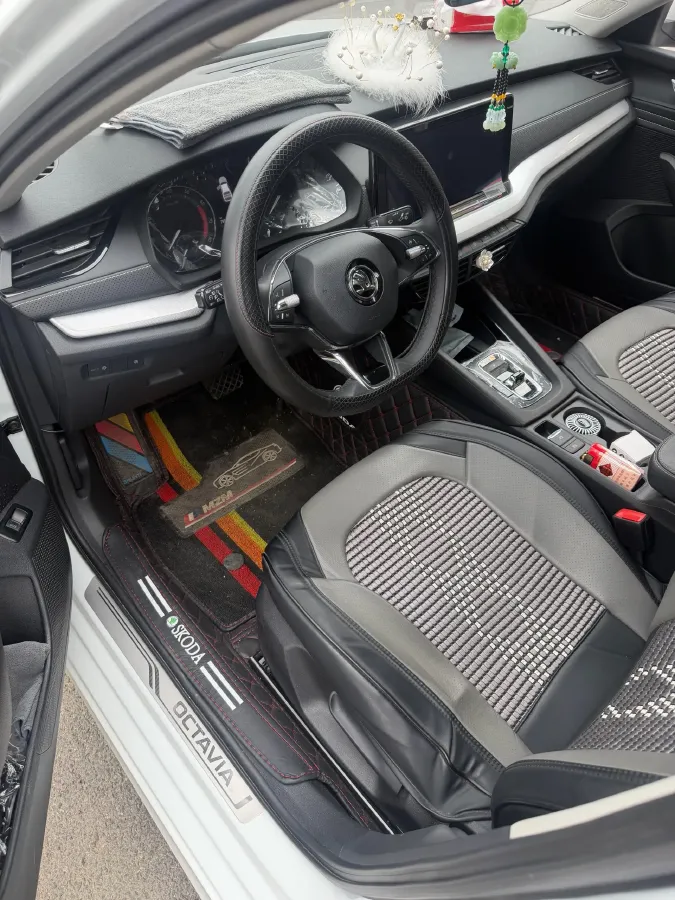 2023 Skoda Octavia 1.4T 150HP L4 7DCT,autocango,china used car exporter,china ev exporter,chinese used car exporter,chinese used ev exporter