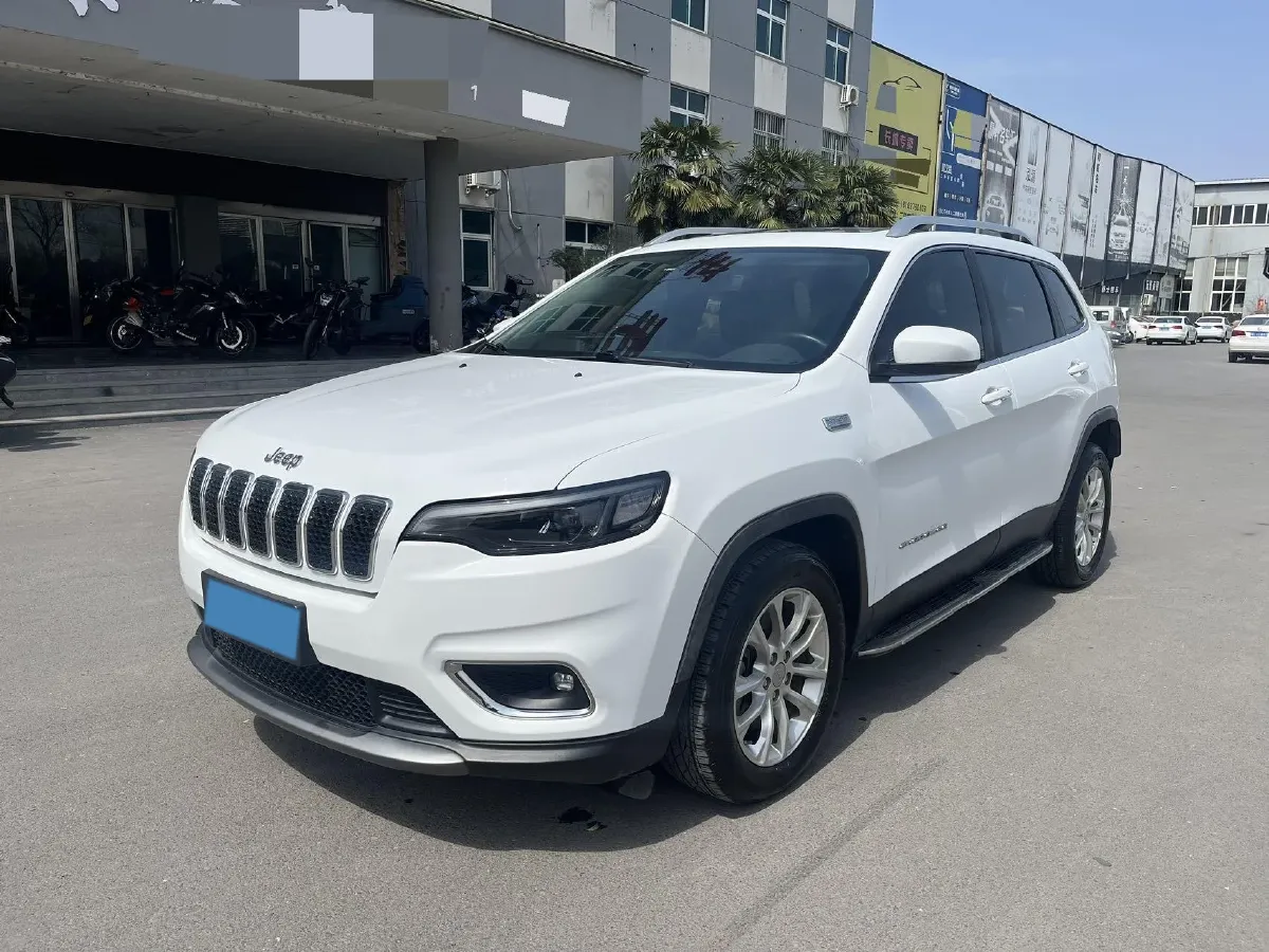 2019 Jeep Cherokee 2.0T 234HP L4 9AT,autocango,china used car exporter,china ev exporter,chinese used car exporter,chinese used ev exporter