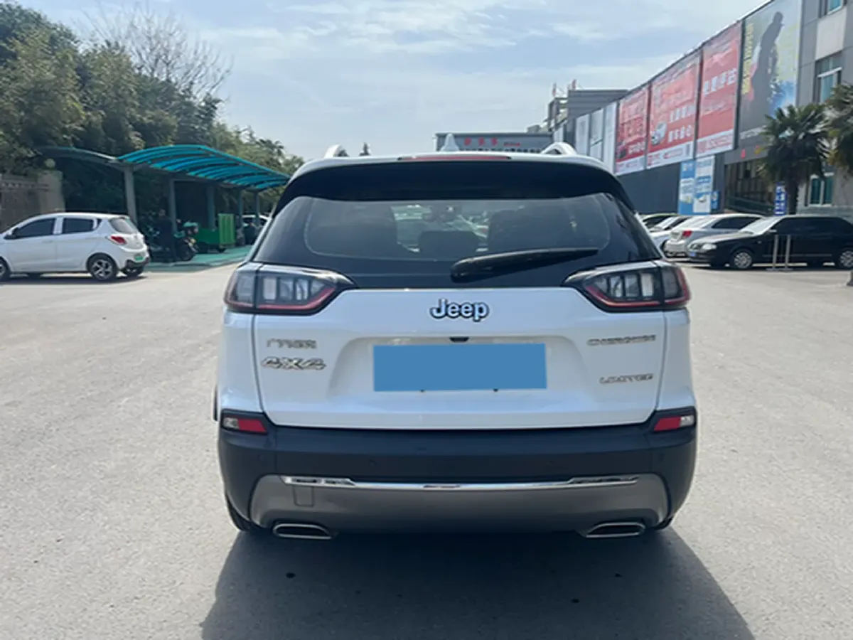 2019 Jeep Cherokee 2.0T 234HP L4 9AT,autocango,china used car exporter,china ev exporter,chinese used car exporter,chinese used ev exporter