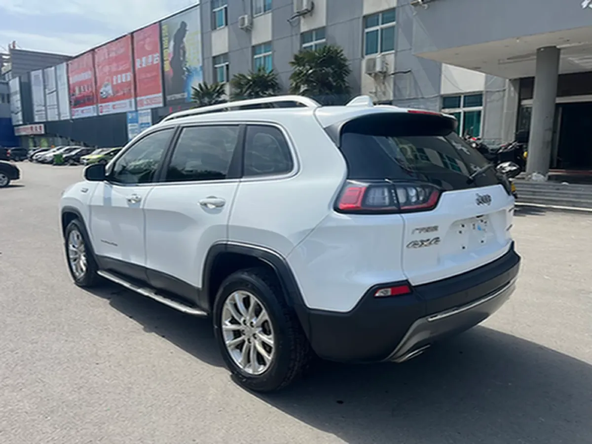 2019 Jeep Cherokee 2.0T 234HP L4 9AT,autocango,china used car exporter,china ev exporter,chinese used car exporter,chinese used ev exporter