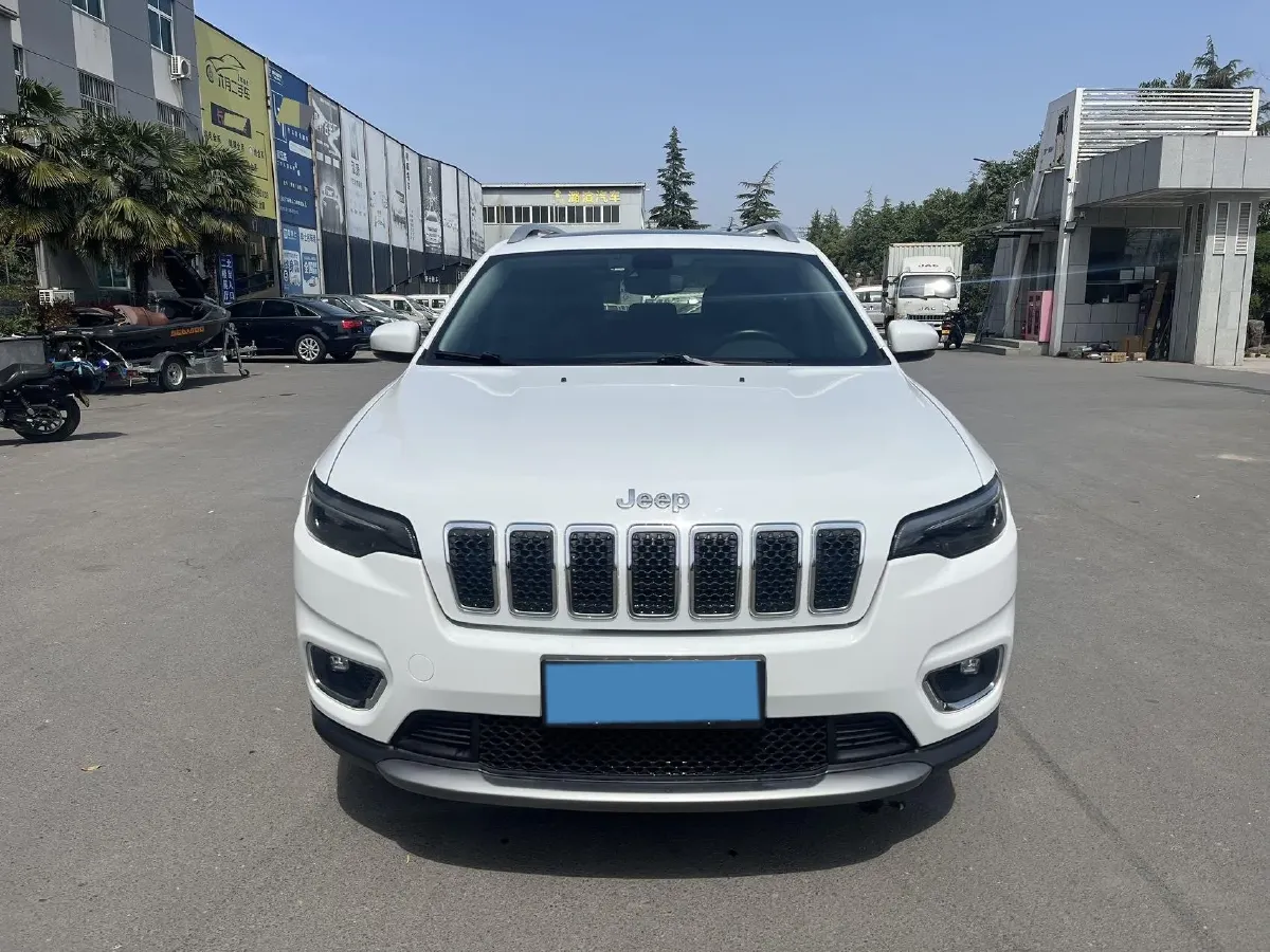2019 Jeep Cherokee 2.0T 234HP L4 9AT,autocango,china used car exporter,china ev exporter,chinese used car exporter,chinese used ev exporter